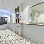 Modern Studio -Trocadero