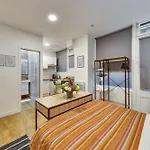 Modern Studio -Trocadero