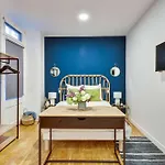 Modern Studio -Trocadero
